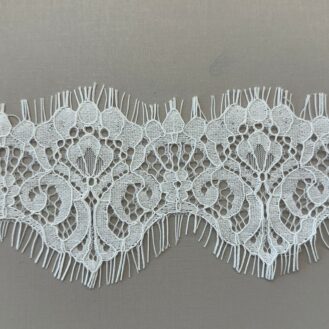 Tecido Renda Chantilly Acabamento 8CM Off White