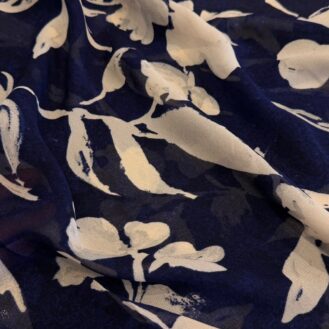 Tecido GGT de Viscose Estampa Floral Azul e Branca